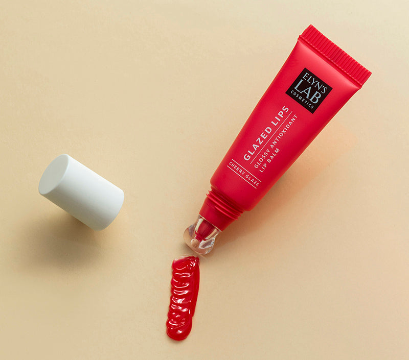 Glazed Lips Cherry – Spiegelglänzender getönter Lippenpflegestift mit Vitamin E und Hyaluronsäure